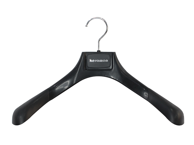 黑色塑料寬肩衣架SL010