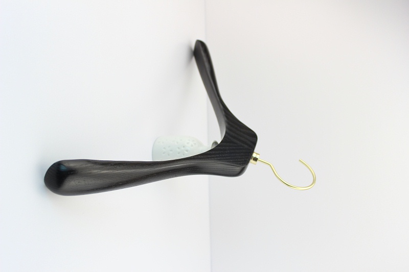 3分鐘帶你領(lǐng)略 實(shí)木衣架種類(lèi)【華恩】