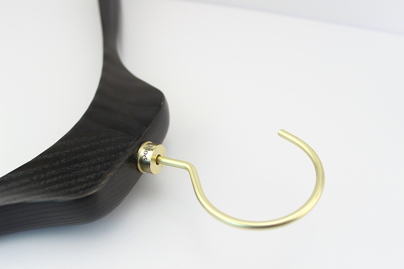 3分鐘帶你領(lǐng)略 實(shí)木衣架種類(lèi)【華恩】