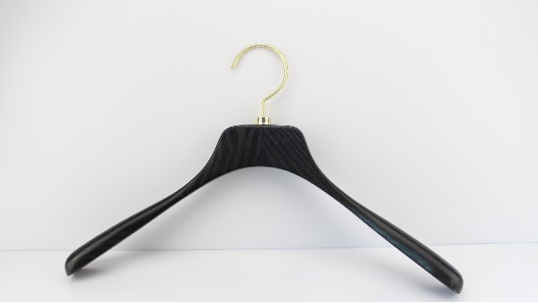 3分鐘帶你領(lǐng)略 實(shí)木衣架種類【華恩】