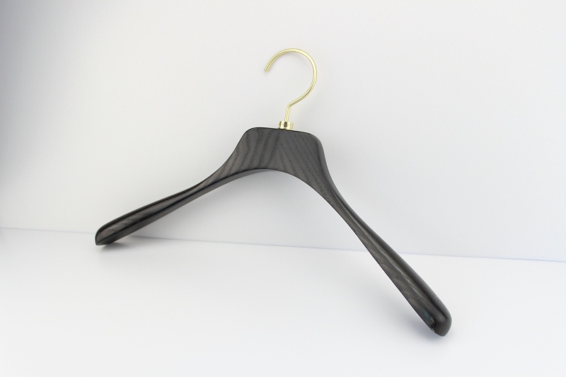 3分鐘帶你領(lǐng)略 實(shí)木衣架種類(lèi)【華恩】