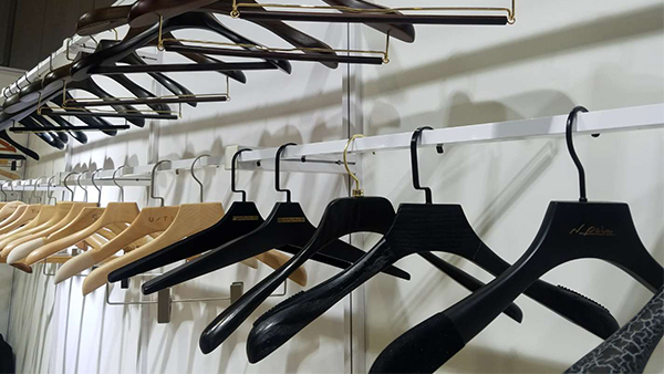 深圳實(shí)木衣架價(jià)格