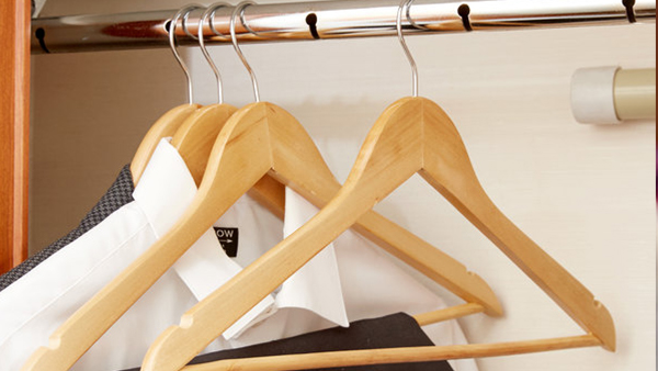 衣服掛久變黃怎么辦