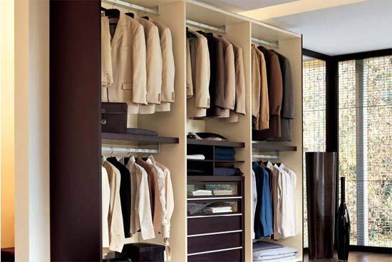 衣服連衣架一起放入衣柜