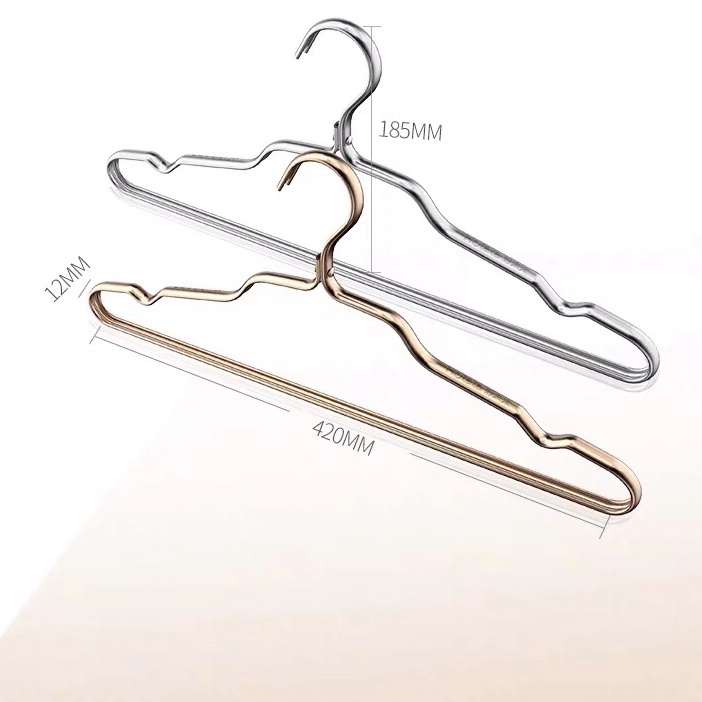 鋁合金衣架vs實(shí)木衣架