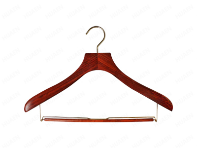 衣柜里掛實木衣架能承重住嗎