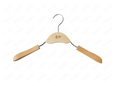 個(gè)性創(chuàng)意實(shí)木衣架17C027