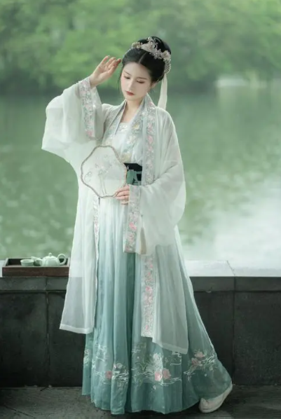 中國(guó)風(fēng)服裝--漢服