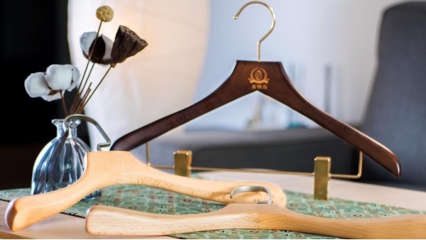 實木衣架掛幾斤衣服【華恩】