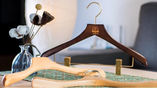 ?實(shí)木衣架衣帽架材質(zhì)說明【華恩】