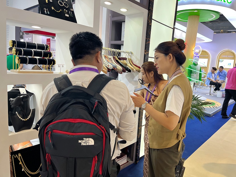 LEMONLEE實(shí)木衣架秋冬展3