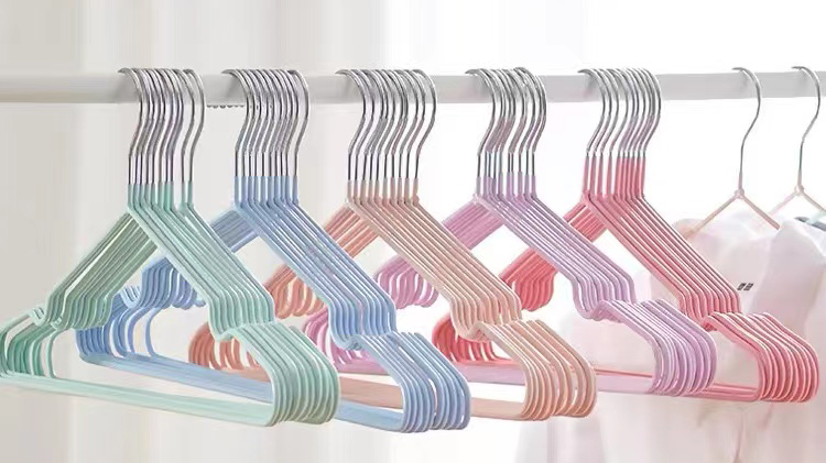 浸塑衣架好用嗎？來(lái)看看優(yōu)缺點(diǎn)！——華恩