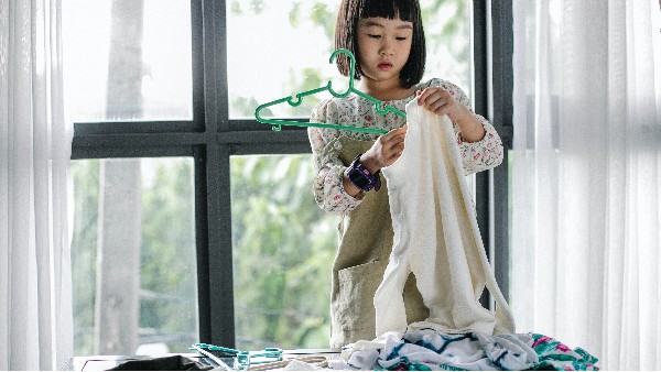 兒童服裝衣架應(yīng)該怎么選？很簡單！——華恩