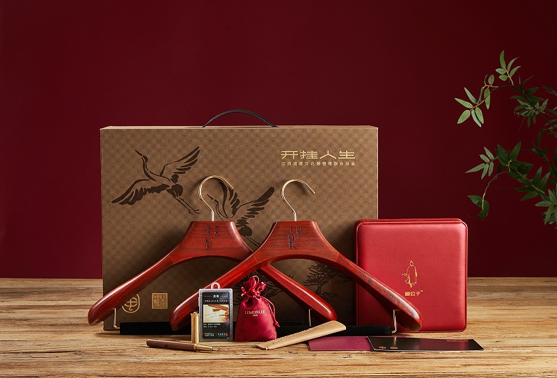 華恩加入世界數(shù)字經濟論壇——衣架禮盒