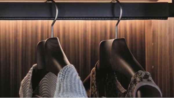 家用實木衣架買什么牌子好