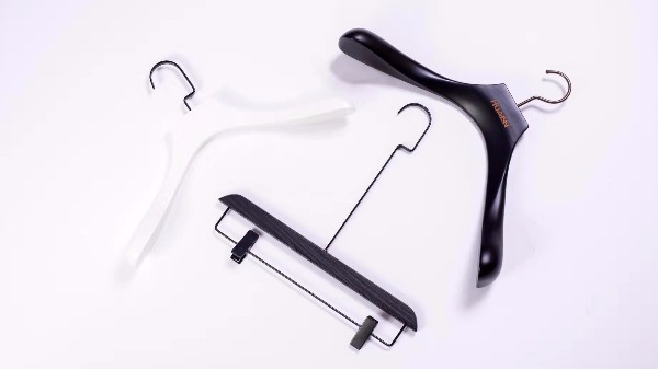 實木衣架越重越好嗎