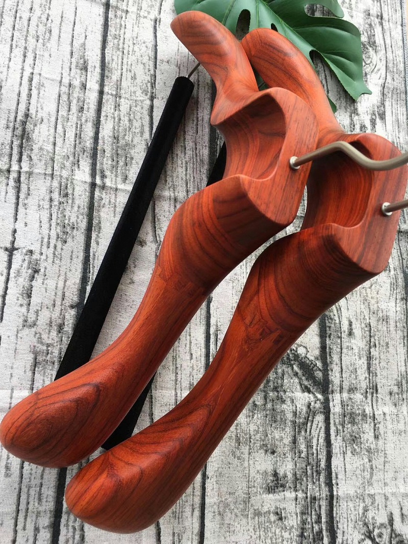 實(shí)木衣架材質(zhì)—認(rèn)識(shí)實(shí)木衣架【華恩】