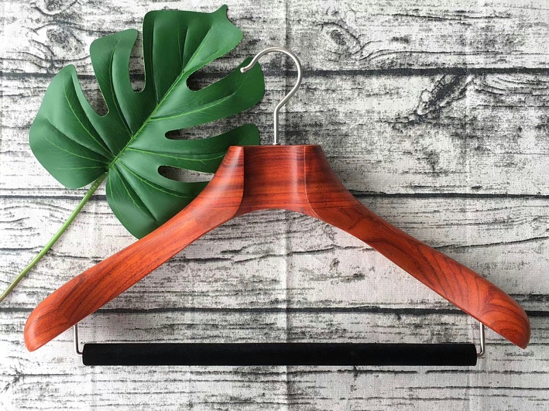 實木衣架什么材質(zhì)的好【華恩】