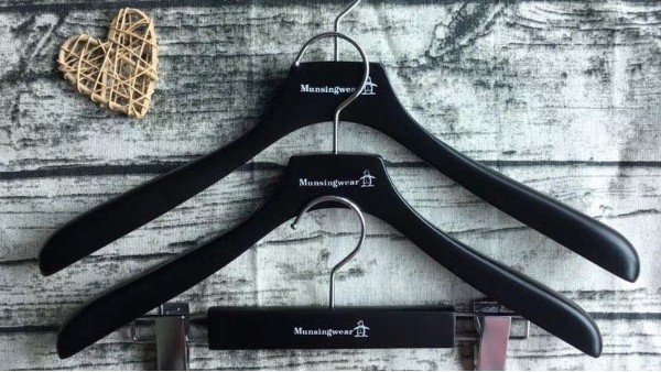 實(shí)木衣架什么材質(zhì)的好【華恩】