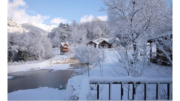 白色褲架，讓你眼前一亮【華恩】