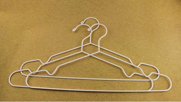 衣架是實(shí)木好還是鋼管好