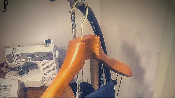 衣架實(shí)木好還是塑料好【華恩】