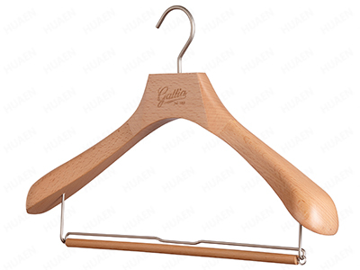 臥室掛衣架還是用衣柜掛衣架好