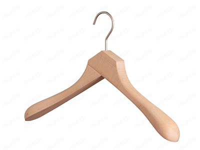 衣柜里衣架上有爬蟲