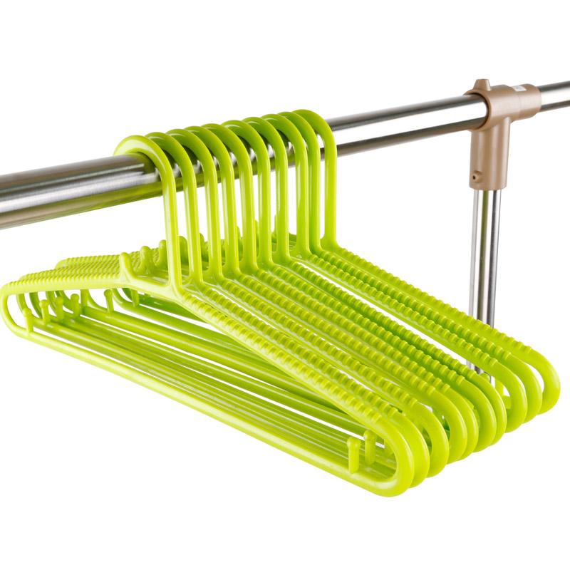 實木衣架與塑料衣架對比