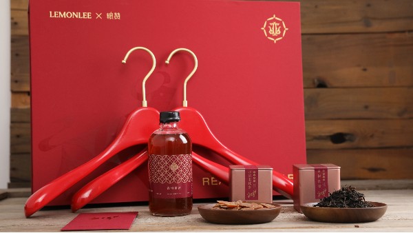 品牌服裝用衣架——實木衣架