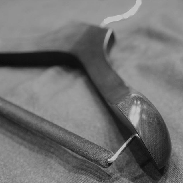 如何選實(shí)木衣架