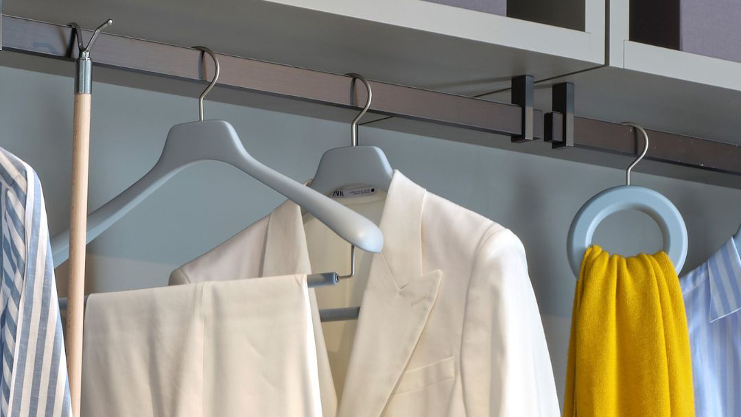 如何挑選女裝木衣架？28年老廠家?guī)懔私猓　A恩