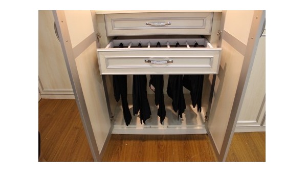 衣柜褲架各種類型的好壞及衣柜褲架的優(yōu)缺點(diǎn)【華恩】