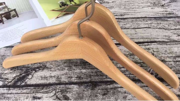 實木衣架越重越好嗎