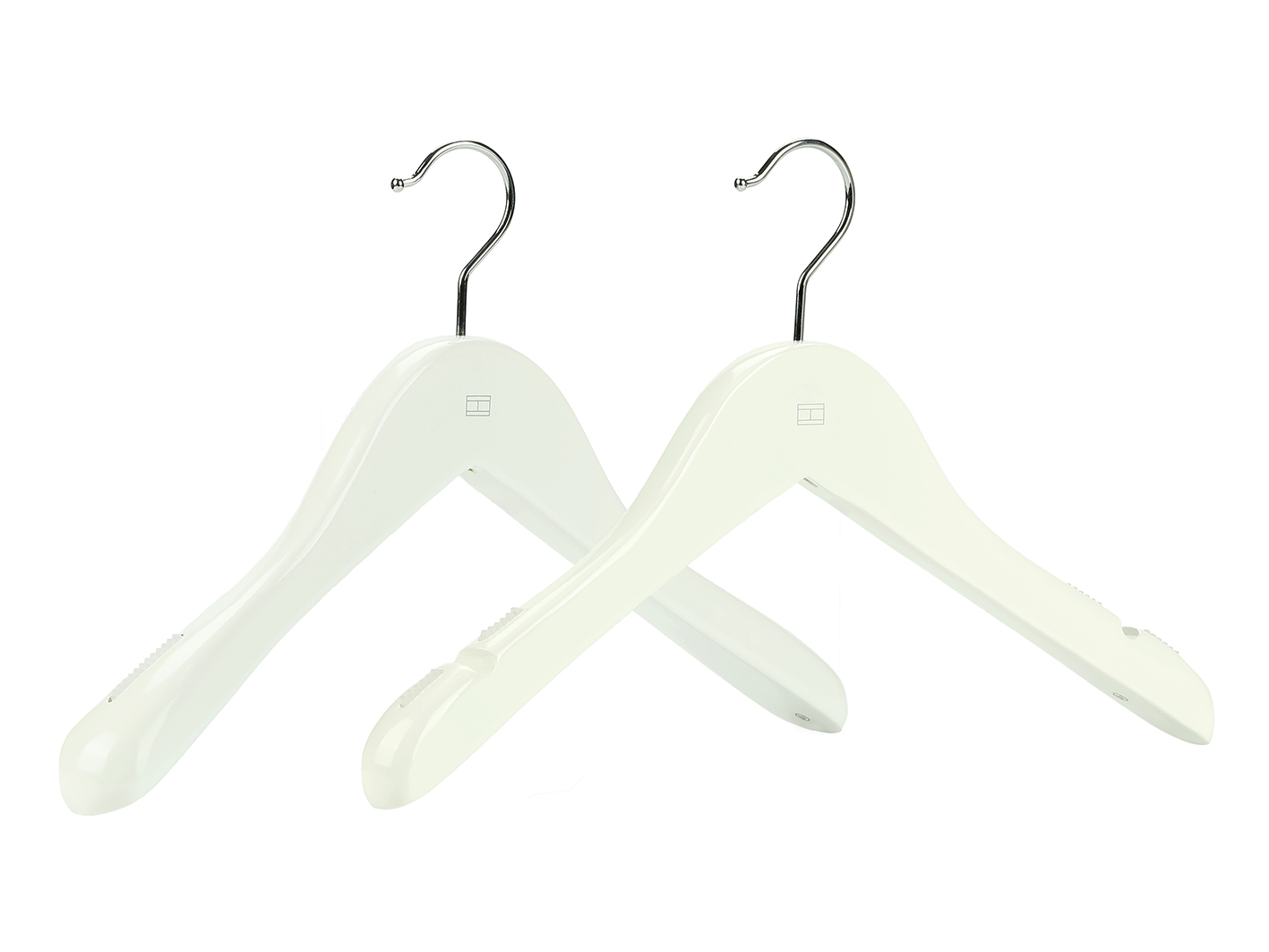 2026新款白色實(shí)木衣架