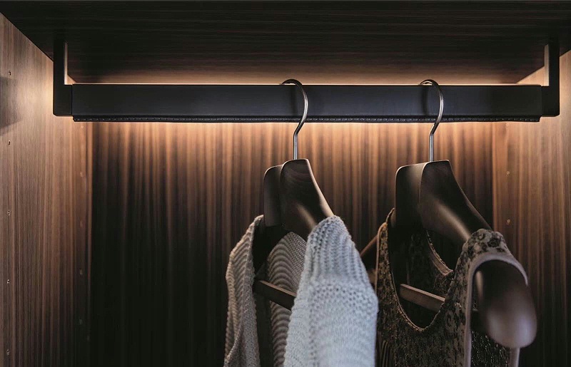 實(shí)木衣柜里面用什么衣架【華恩】