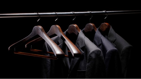 實(shí)木衣柜里面用什么衣架【華恩】