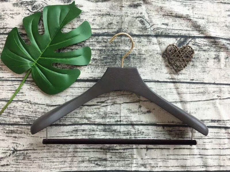 實木衣架什么顏色好?【華恩】