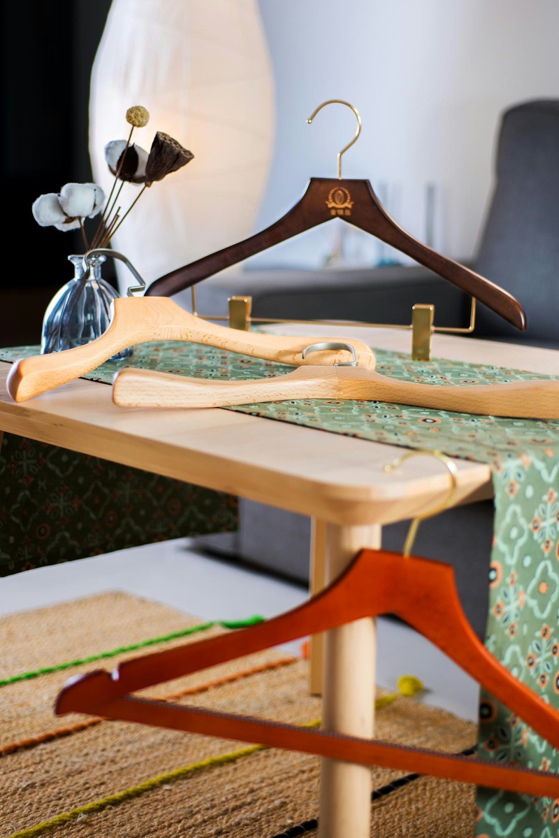 實(shí)木衣架有毒嗎，對(duì)人體有害嗎【華恩】