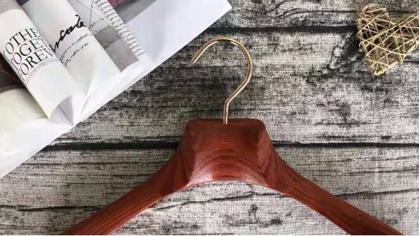 胡桃木實木衣架