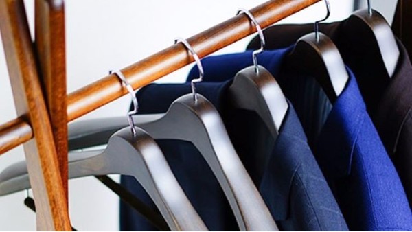 實(shí)木衣架作用