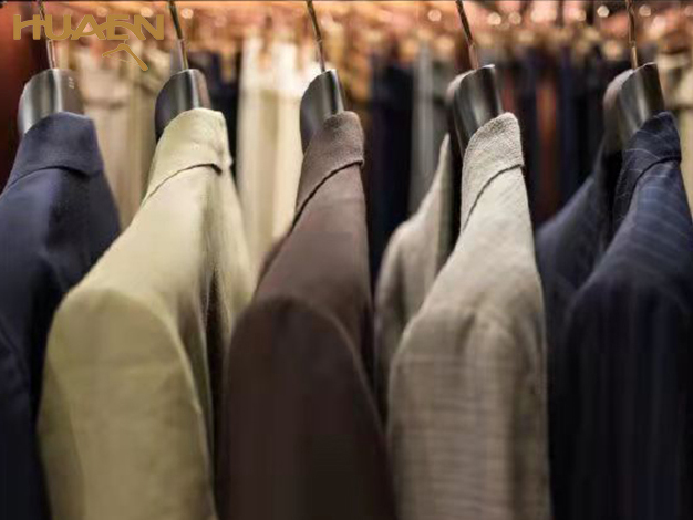 西裝實(shí)木衣架選得好，穿十年還是跟新的一樣！——華恩