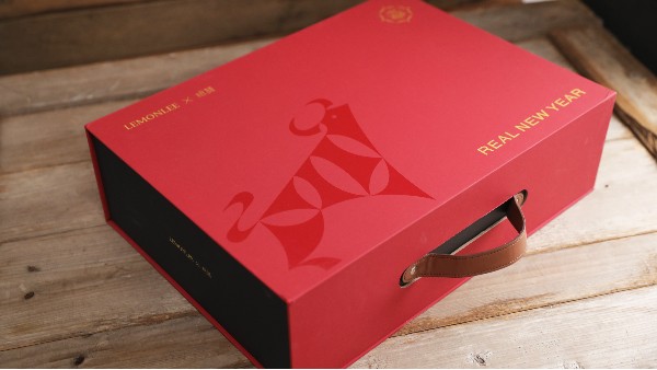 創(chuàng)意禮品定制，愿所有美好都會如期而至--王的衣架