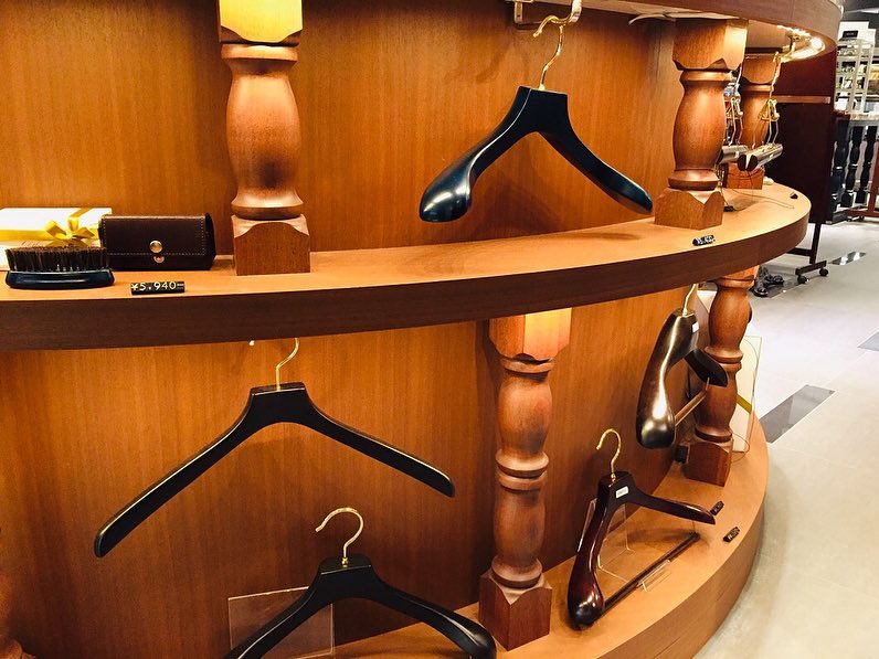 實(shí)木歐式衣架