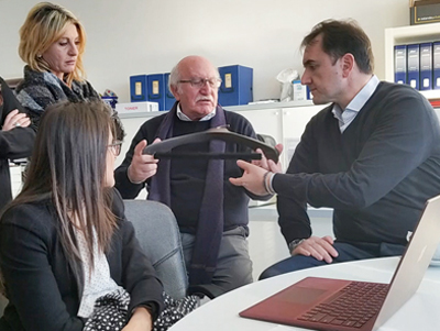 華恩為亞馬遜、京東、天貓等電商平臺供應實木衣架，品質優(yōu)實用性強