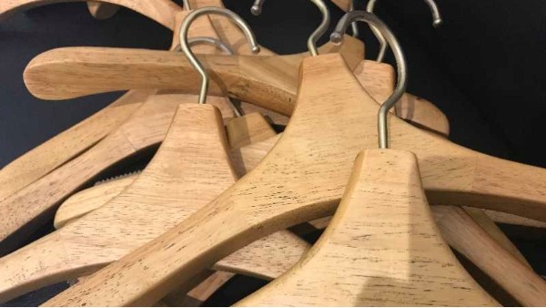 華恩小課堂：木衣架起霉點(diǎn)，木衣架長(zhǎng)霉了怎么辦？【華恩】