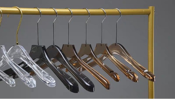 衣柜里的衣架用什么材質