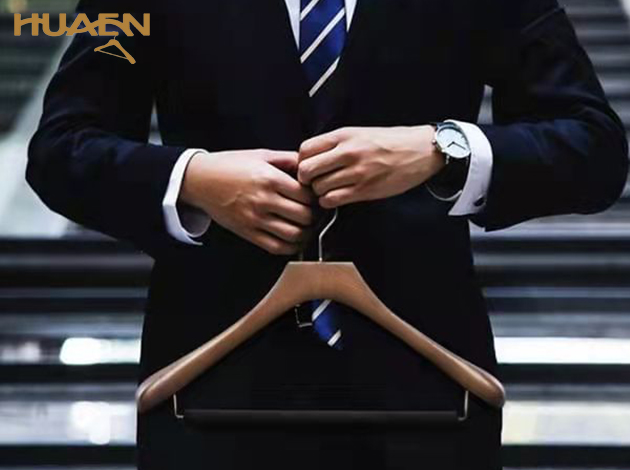 西裝實(shí)木衣架-形體