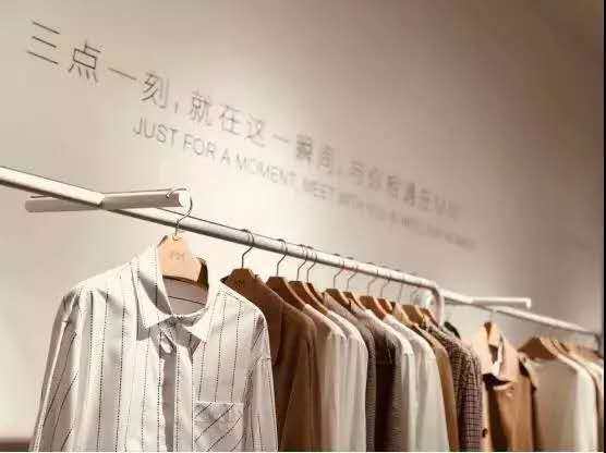 室內(nèi)實(shí)木晾衣架