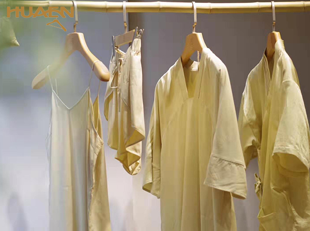 品牌實(shí)木衣架4